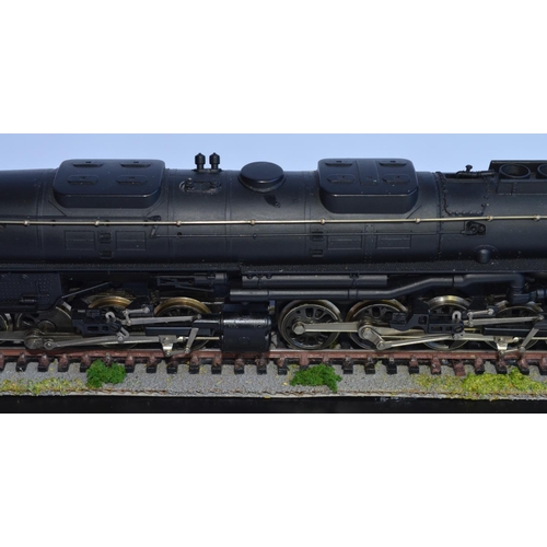 702 - An HO gauge Rivarossi Brevaltato 4-8-8-4 Union Pacific  4005 