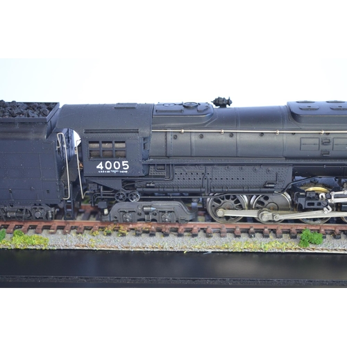 702 - An HO gauge Rivarossi Brevaltato 4-8-8-4 Union Pacific  4005 