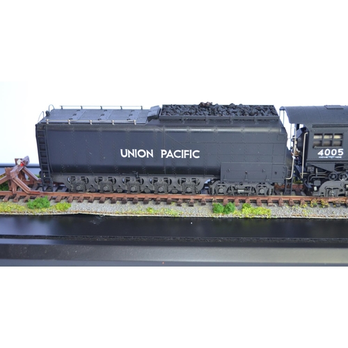 702 - An HO gauge Rivarossi Brevaltato 4-8-8-4 Union Pacific  4005 