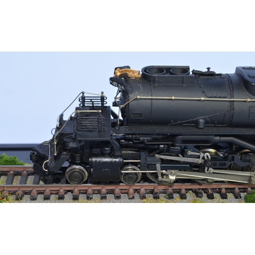 702 - An HO gauge Rivarossi Brevaltato 4-8-8-4 Union Pacific  4005 