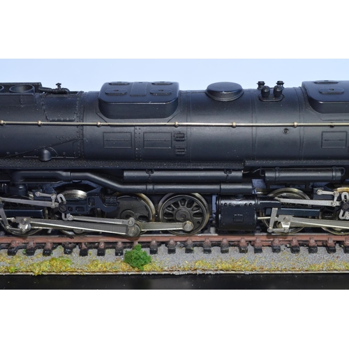 702 - An HO gauge Rivarossi Brevaltato 4-8-8-4 Union Pacific  4005 