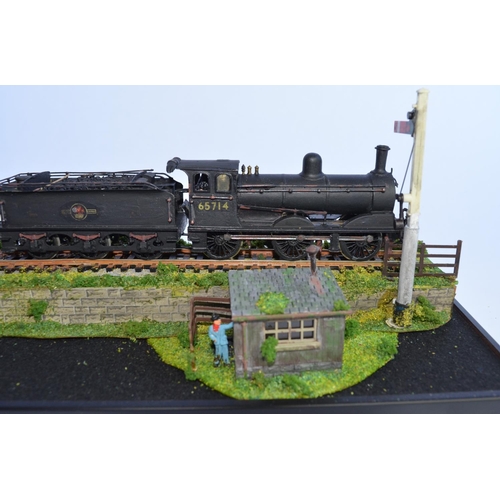 704 - An OO gauge diorama with lead framed glass display case. Loco unknown manufacturer but is a working ... 