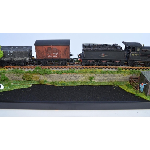 704 - An OO gauge diorama with lead framed glass display case. Loco unknown manufacturer but is a working ... 