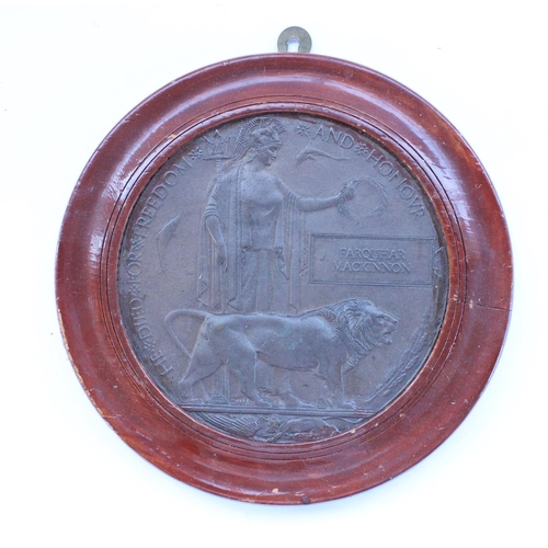 16 - WWI death penny mounted in oval frame awarded to Farquhar McKinnon