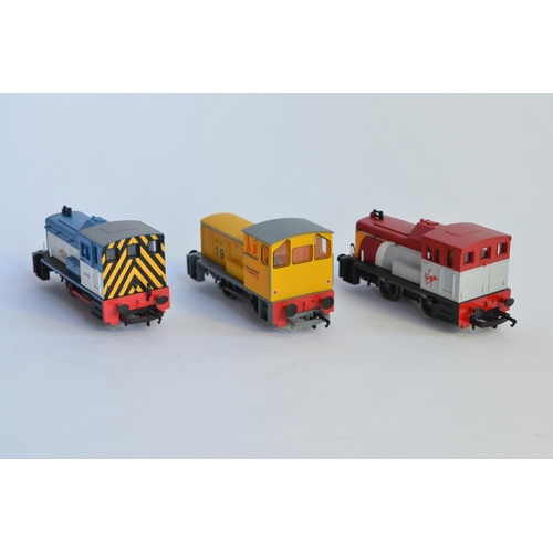 714 - 3 boxed Hornby 0-4-0 diesel shunter model trains:
R2783 Class 06 Shunter Club Loco '06008', vacuum p... 