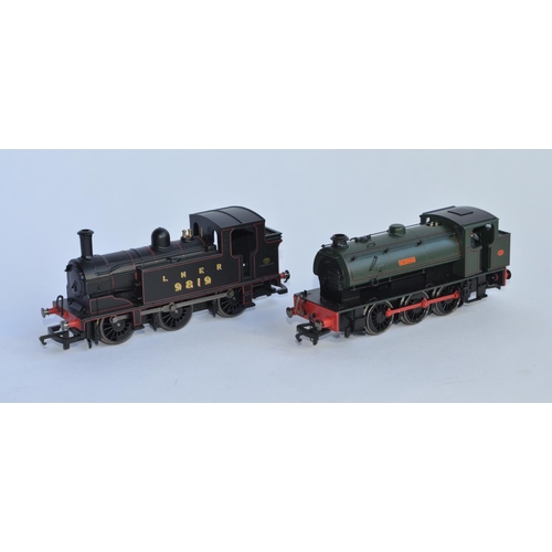 715 - 2 Hornby OO gauge 0-6-0 model tank engines:
R3104 0-6-0ST Class J94 loco '7086', figures painted and... 