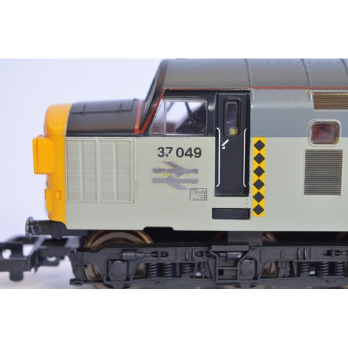 746 - 2 OO gauge Lima Class 37 diesel locomotives. 
37049 