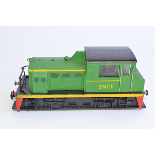 748 - 3 OO gauge diesel engines:
Lima D843 BR 