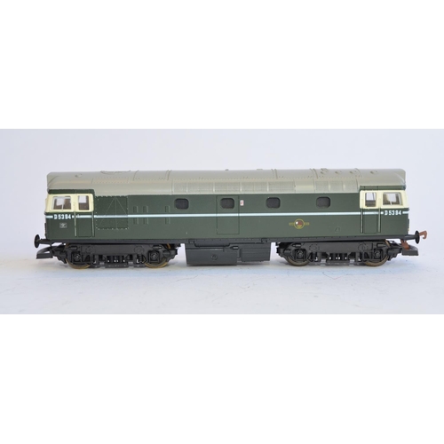 749 - A boxed Wrenn Class 20 weathered Diesel locomotive, 8051 in good working condition, a Lima BR green ... 