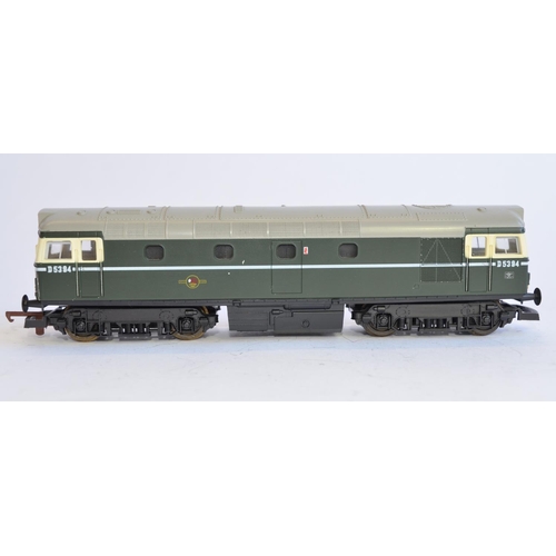 749 - A boxed Wrenn Class 20 weathered Diesel locomotive, 8051 in good working condition, a Lima BR green ... 