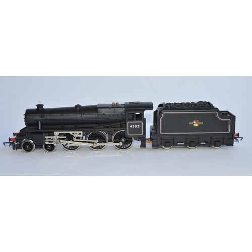 724 - A boxed Hornby R068 BR Class 5 4-6-0 locomotive with instructions.