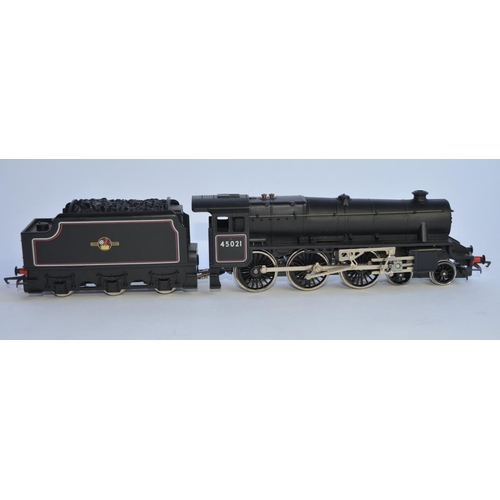 724 - A boxed Hornby R068 BR Class 5 4-6-0 locomotive with instructions.