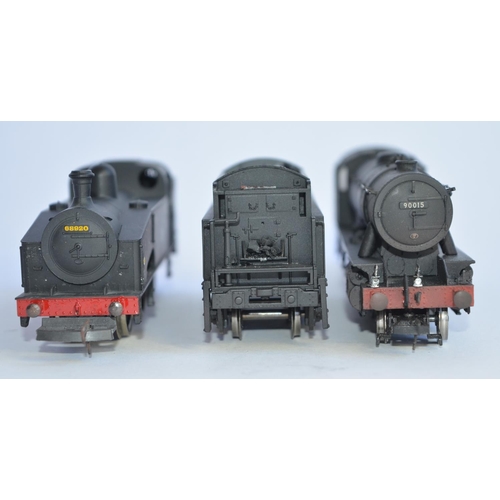 725 - 2 OO gauge train models:
A boxed weathered Bachmann (32-257) WD 2-8-0 Austerity 90015 BR Black E/Cre... 