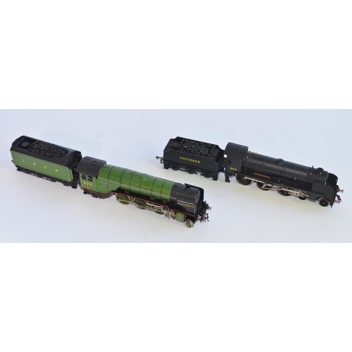 728 - 2 repainted OO gauge electric train models:
Trix Class 2 4-6-2 tender as LNER 525 