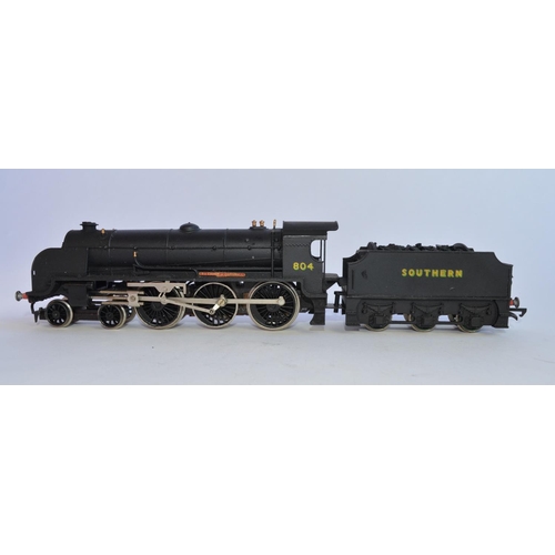 728 - 2 repainted OO gauge electric train models:
Trix Class 2 4-6-2 tender as LNER 525 