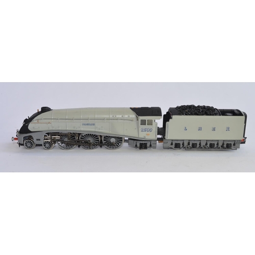 734 - 3 OO gauge electric train models:
Hornby Class 8P Coronation 4-6-2 model repainted in matt black liv... 