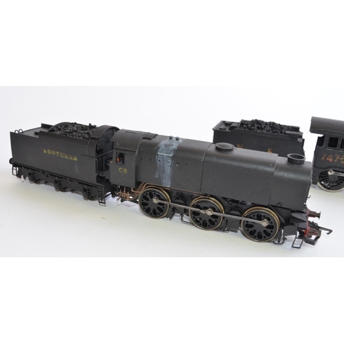 735 - 3 OO gauge electric train models:
Hornby R259 BR black 4-4-0 D49/1 '62700' 