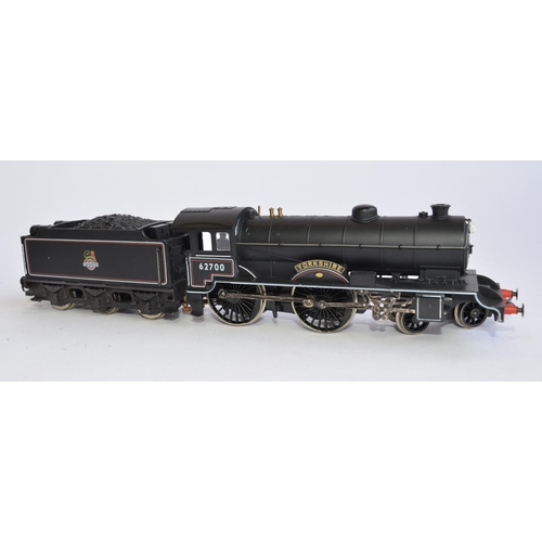 735 - 3 OO gauge electric train models:
Hornby R259 BR black 4-4-0 D49/1 '62700' 