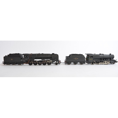 737 - 2 OO gauge electric locos, 
Hornby R264 BR Class 9F 2-10-0 92200 repainted in matt black and weather... 