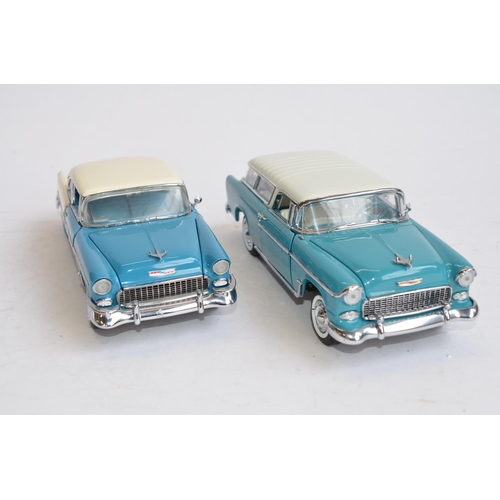 854 - 2 boxed 1/24 die-cast model cars:
Danbury Mint 1955 Chevrolet Nomad with paperwork. Excellent condit... 