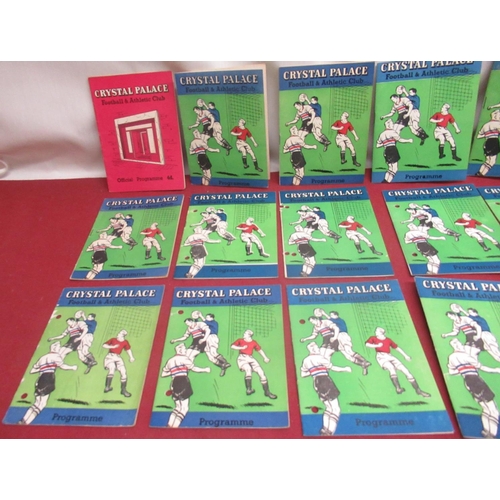 999g - Crystal Palace football programmes from 1958,1960(x6), 1961(x9),1962(x6) and 1963(x4)
