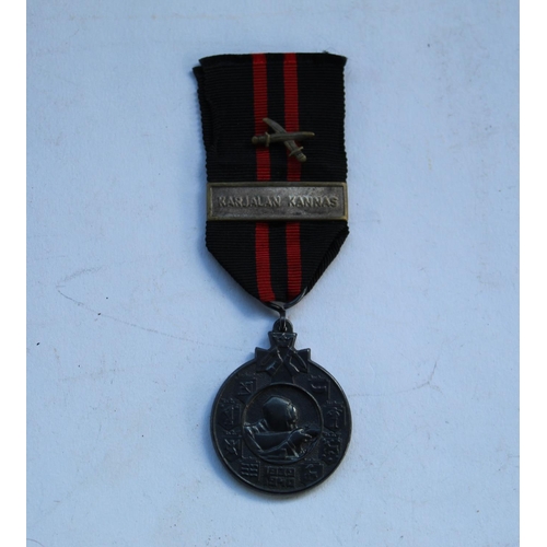 99 - Finland Winter War Medal 1939-1940 with clasp inscription, Karjalan Kannas with crossed swords embla... 