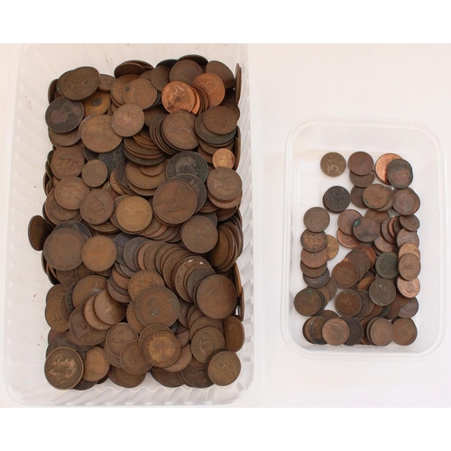 293 - Two tubs of British copper and bronze coinage, QV through ERII, gross 3.6kg