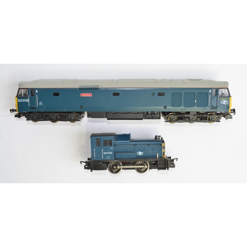 754 - 2 OO gauge electric train models:
A boxed Lima Class 50 BR blue 50019 