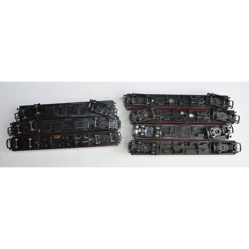 764 - 7 OO gauge railway coaches, Hornby, Tri-Ang and Kitmaster including a Harry Potter coach.