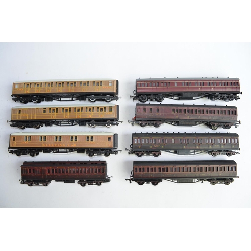 766 - 8 OO gauge railway coaches from Hornby, Dapol, Grafar and Airfix. No boxes.