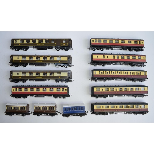 767 - 12 OO gauge Hornby railway carriages, no boxes.