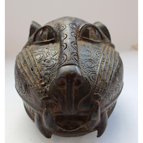 154 - Bronze Benin leopard's head