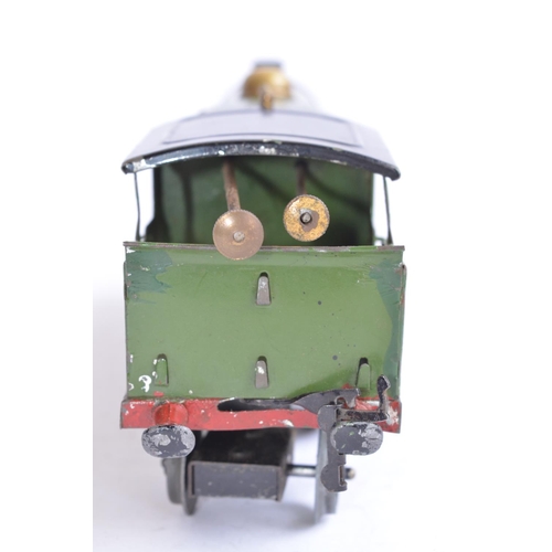 693 - A vintage pre-war Hornby Series clockwork O gauge 4-4-2 tank locomotive in LNER livery, No 6 with ke... 