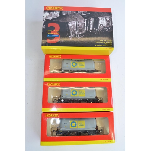 772 - Hornby gauge OO sets R6253A, pack of 3 Vee 'Blue Circle Cement' tank wagons (box says weathered but ... 