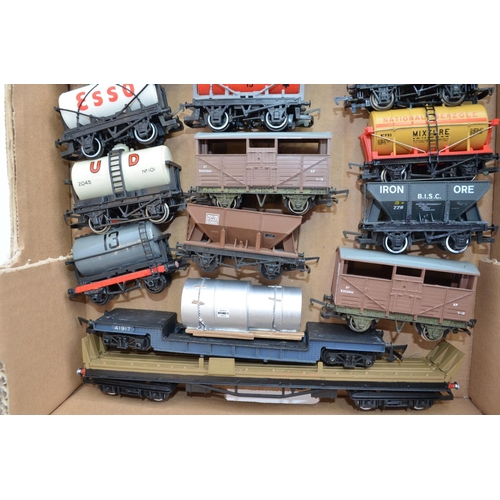 774 - A quantity of used OO gauge rolling stock, wagons etc.