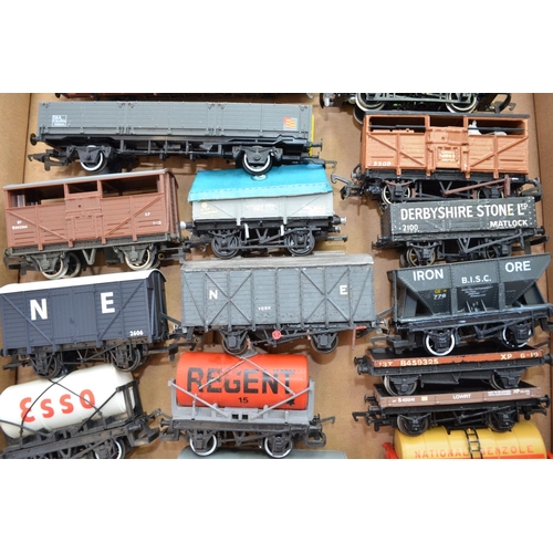 774 - A quantity of used OO gauge rolling stock, wagons etc.