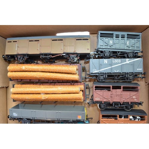 774 - A quantity of used OO gauge rolling stock, wagons etc.