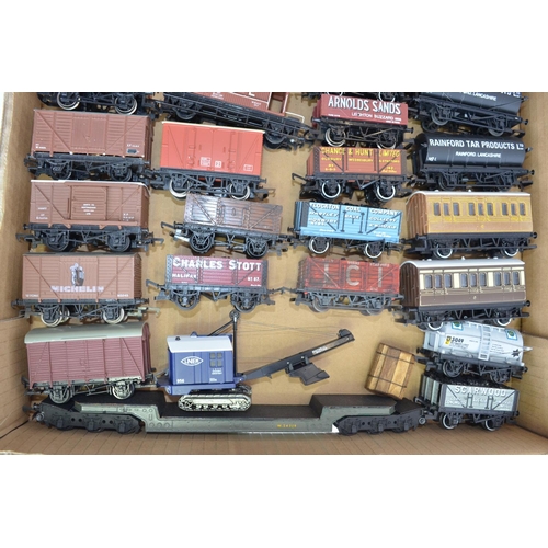 775 - A collection of used OO gauge rolling stock, wagons and accessories. (Qty)