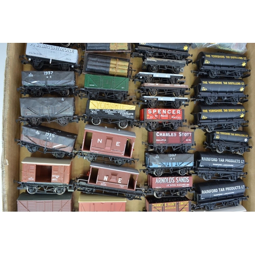 775 - A collection of used OO gauge rolling stock, wagons and accessories. (Qty)