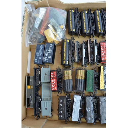 775 - A collection of used OO gauge rolling stock, wagons and accessories. (Qty)