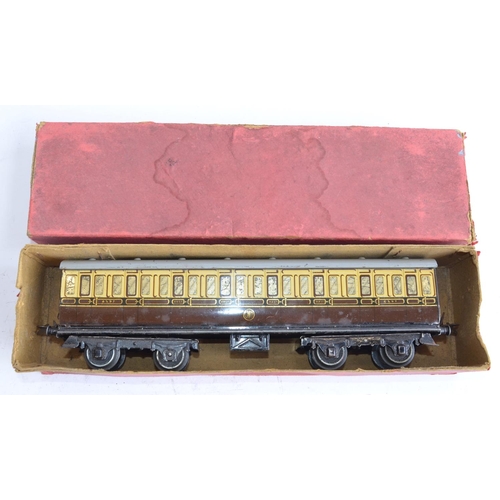 698 - 2 pre-war Meccano Hornby Series O gauge bogie railway coaches. A GWR 6597 First Class carriage (with... 