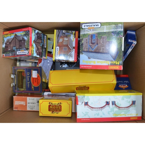 788 - Large collection of empty boxes mostly OO/1:76 railway and vehicle related.