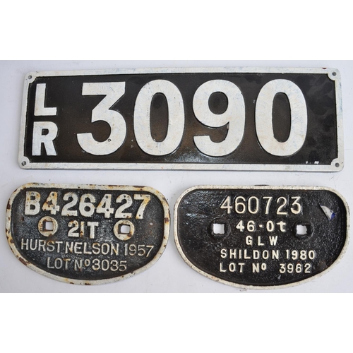 799 - 3 cast steel railway plates: LR 3090 (54.5x17.2cm) and 2 wagon plates Hurst Nelson 1957 and Shilden ... 