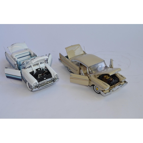 864 - A Danbury Mint 1/24 diecast 1958 Plymouth Fury, excellent condition with box, no paperwork. Spare wh... 