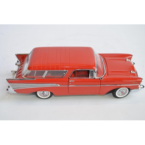 870 - A boxed Danbury Mint 1/24 diecast 1957 Chevy Nomad with certificate. Excellent condition, tiny amoun... 