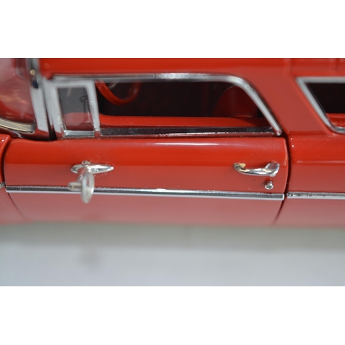 870 - A boxed Danbury Mint 1/24 diecast 1957 Chevy Nomad with certificate. Excellent condition, tiny amoun... 