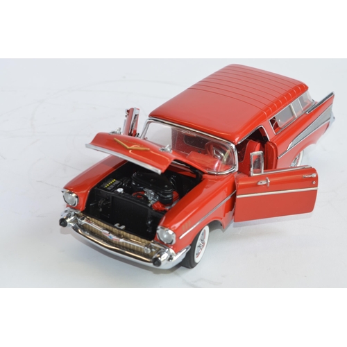 870 - A boxed Danbury Mint 1/24 diecast 1957 Chevy Nomad with certificate. Excellent condition, tiny amoun... 