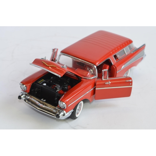 870 - A boxed Danbury Mint 1/24 diecast 1957 Chevy Nomad with certificate. Excellent condition, tiny amoun... 