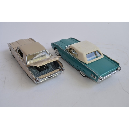 872 - 2 boxed Danbury Mint 1/24 diecast Ford Thunderbird models: Convertible version, bodywork very good c... 