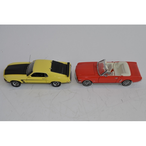 876 - 2 Franklin Mint Ford Mustang die-cast models.
A boxed 1964.5 in orange/red colour. Model very good c... 